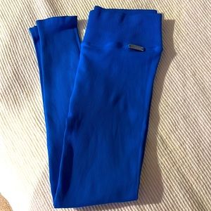 BOMBSHELL size M in excellent condition.